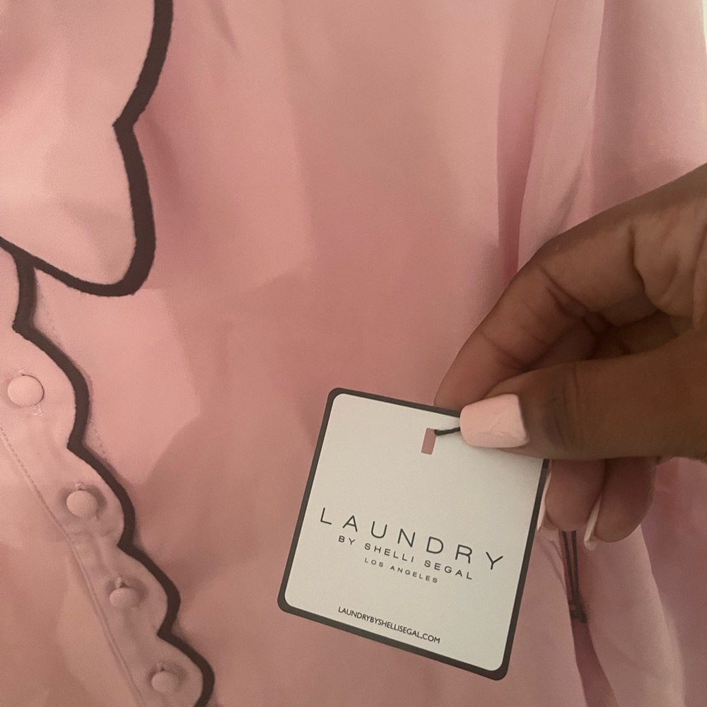 Laundry Top - Picture 3 of 4